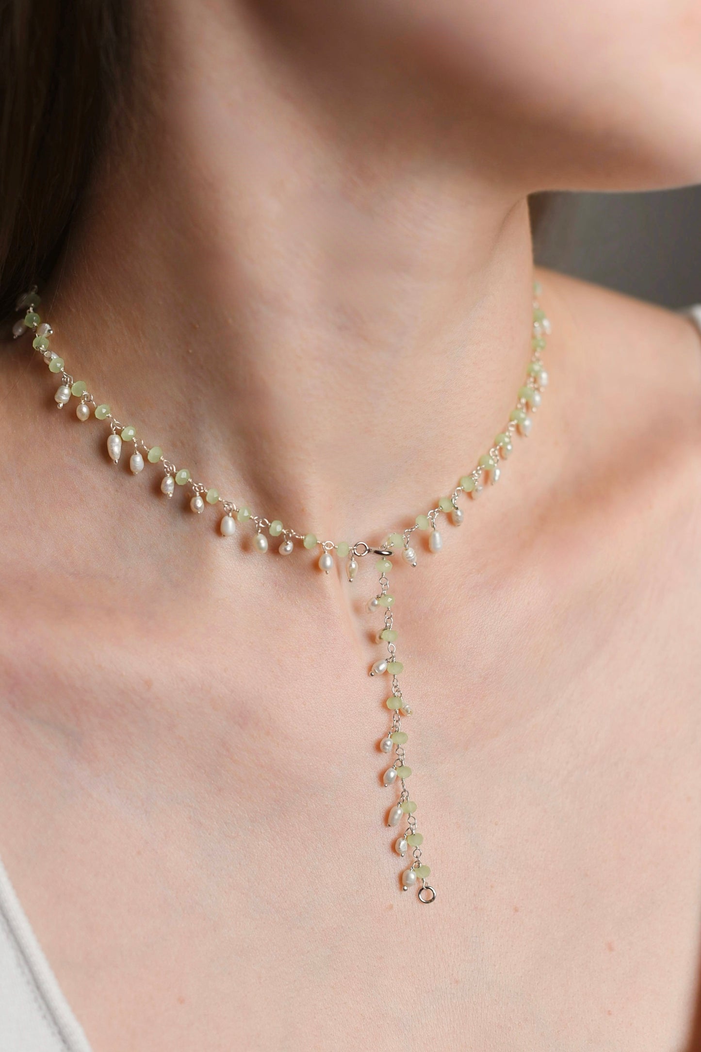Choker cu perle albe orez 3 mm și smarald