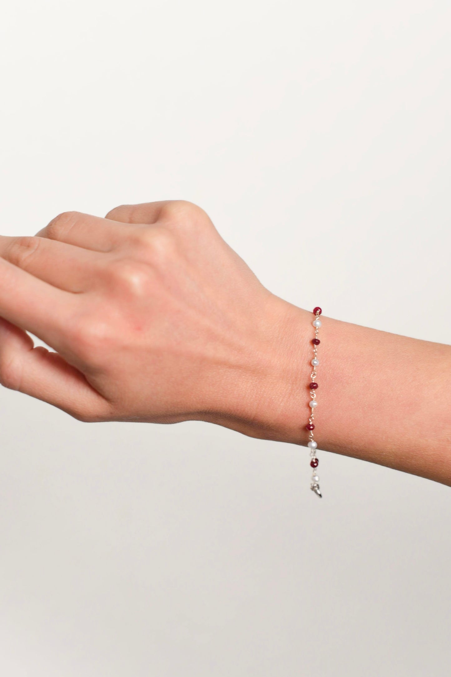 Brățară de mână cu perle rotunde 3 mm și rubin