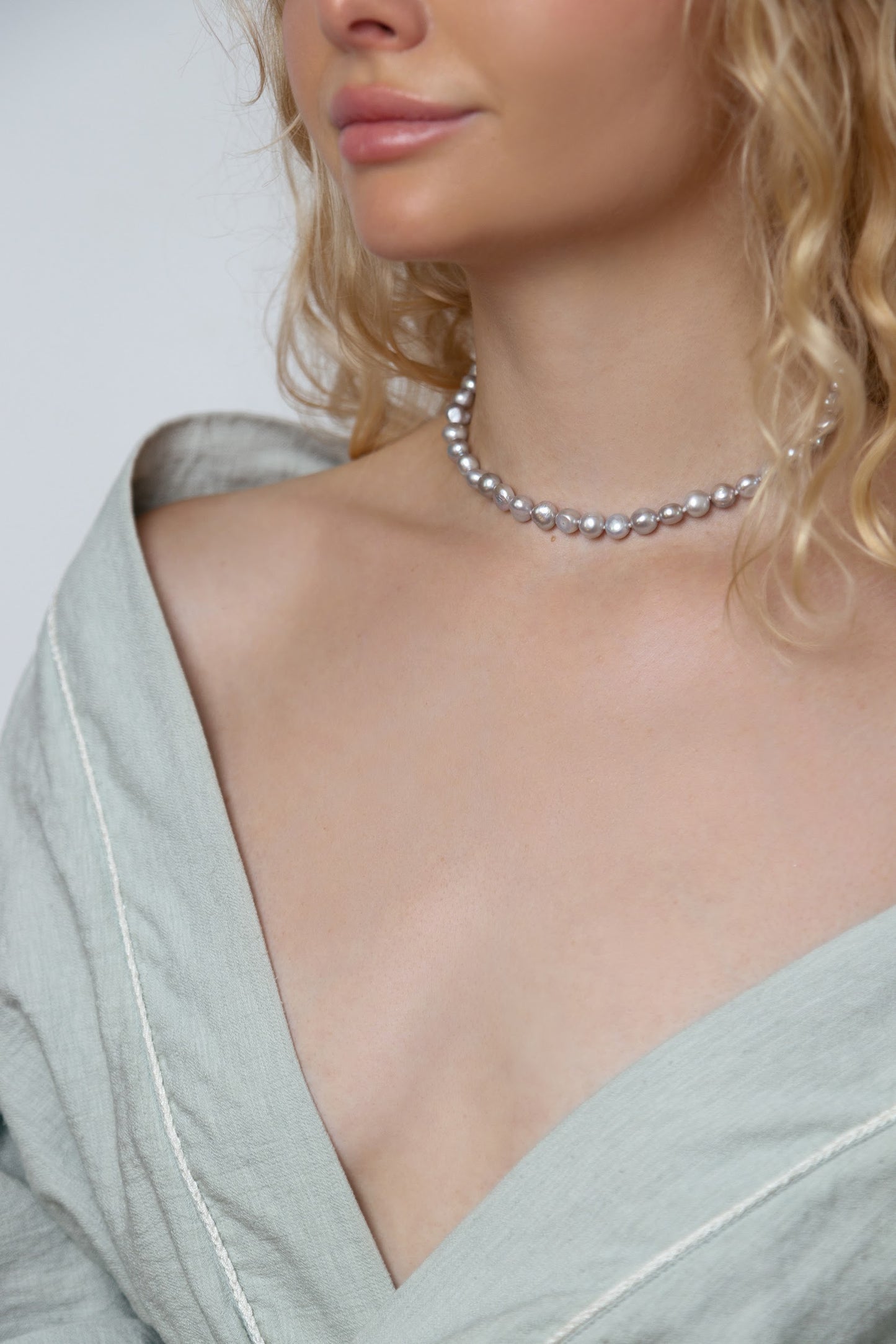 Choker cu perla gri baroque 9mm argint placat cu platină