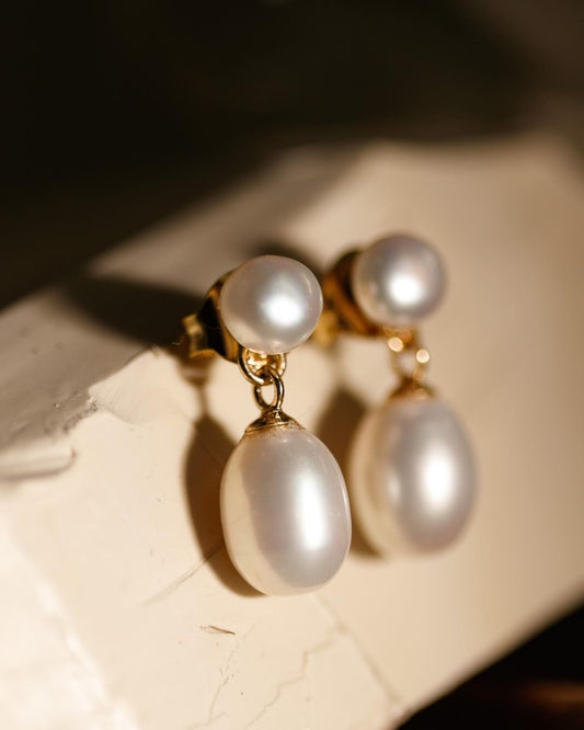 Cercei perla baroque albă 8 mm cu filet argint placat cu aur 18K  princess